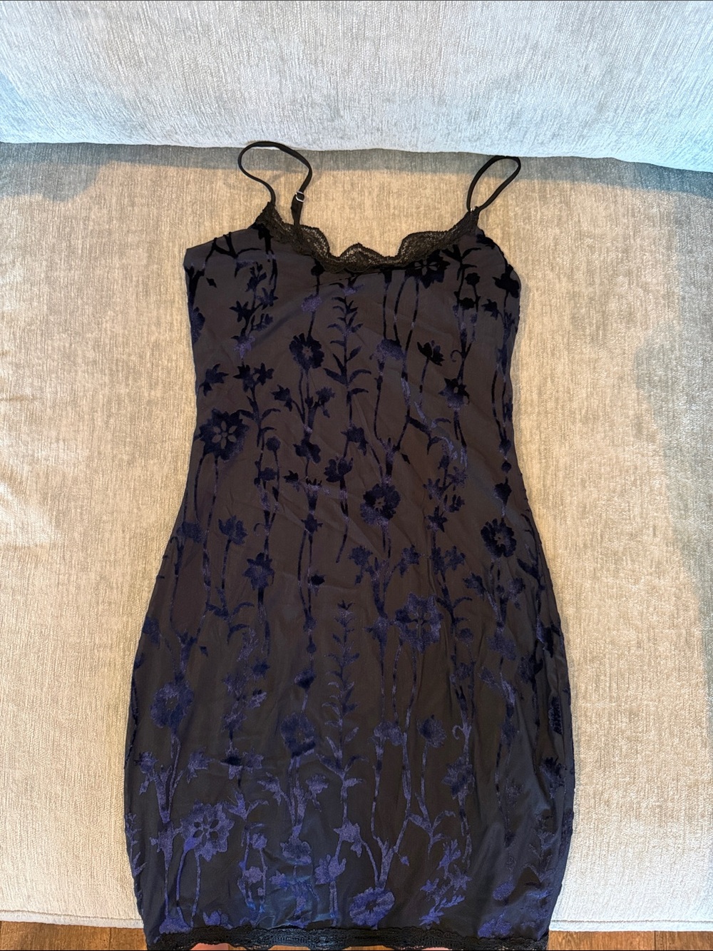 Lucy in the Sky fitted&lined dress in black w dk blue velvet flowers. Cool dress - Picture 1 of 5